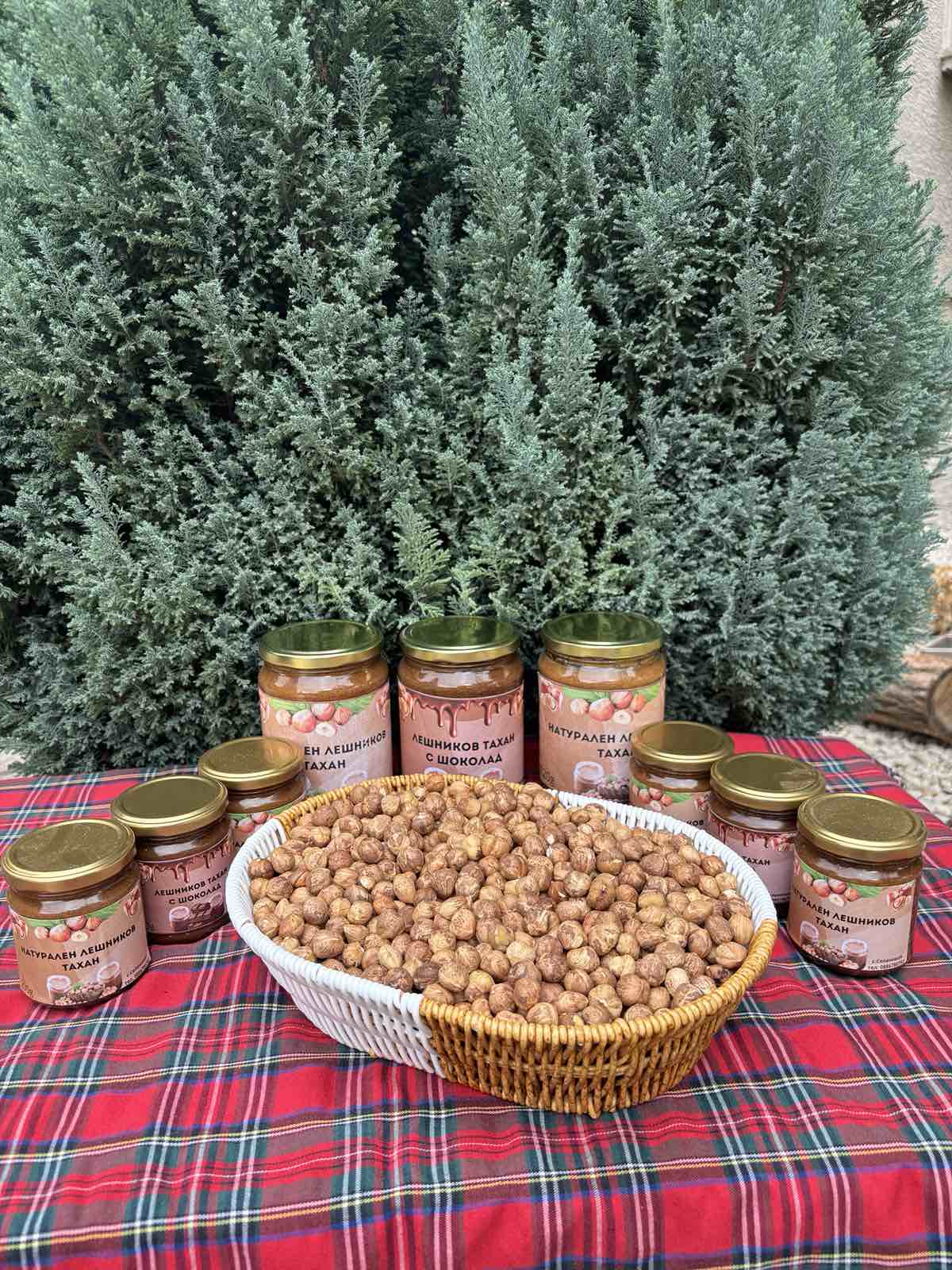 Продавам лешникови ядки и лешников тахан